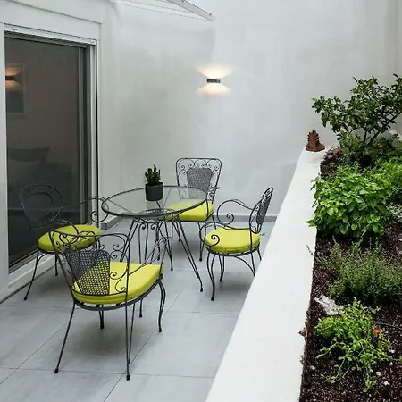 Central Cozy Studio With A Secret Garden Athen Exterior foto